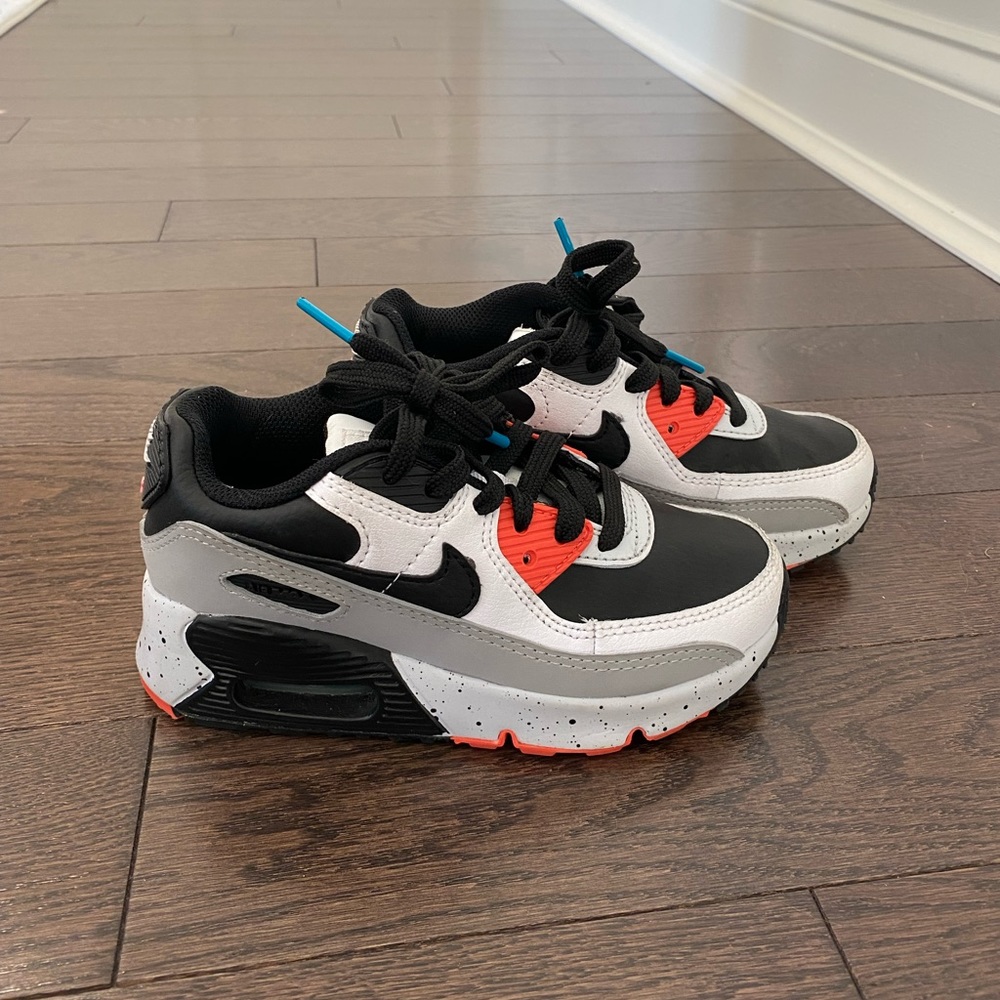 Boys 11C Nike Air Max 90 LTR (white/ black - turf orange) LIKE NEW- worn once